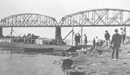 Missouri River automobile ferry in 1909