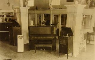 Historic image from the Henry L. Dahners (1888-1971) page