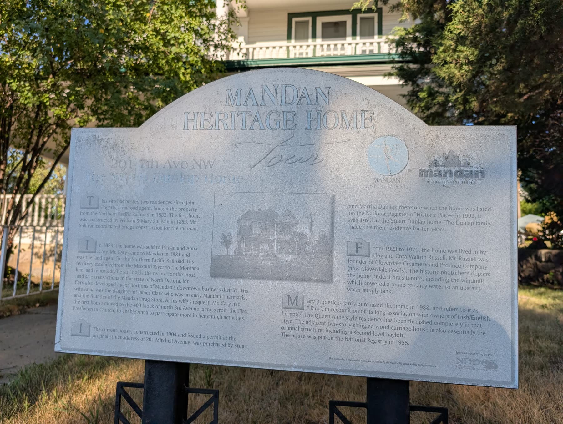 The Dunlap-Harris Home heritage sign
