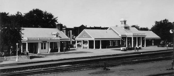 Historic image from the NP Railway "Colonial" Depot page